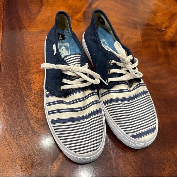 Vans Navy Blue and White Stripe Sneakers size 7 - Picture 2 of 8